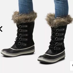 Sorel Joan of Arctic winter boots! Black with fur